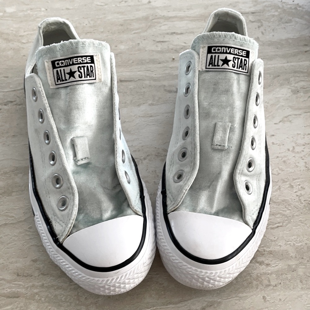 Velvet converse 😍